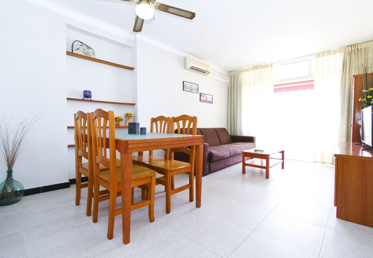 Apartamento vacacional en La Pineda para 6 personas - Comedor DMS