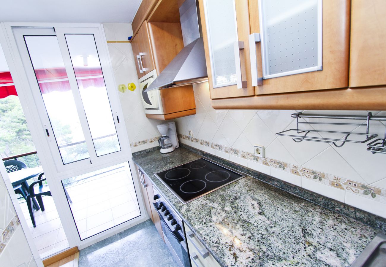 Alquiler apartamento vistas Cala Crancs Salou. Cocina Equipada MORISCAS