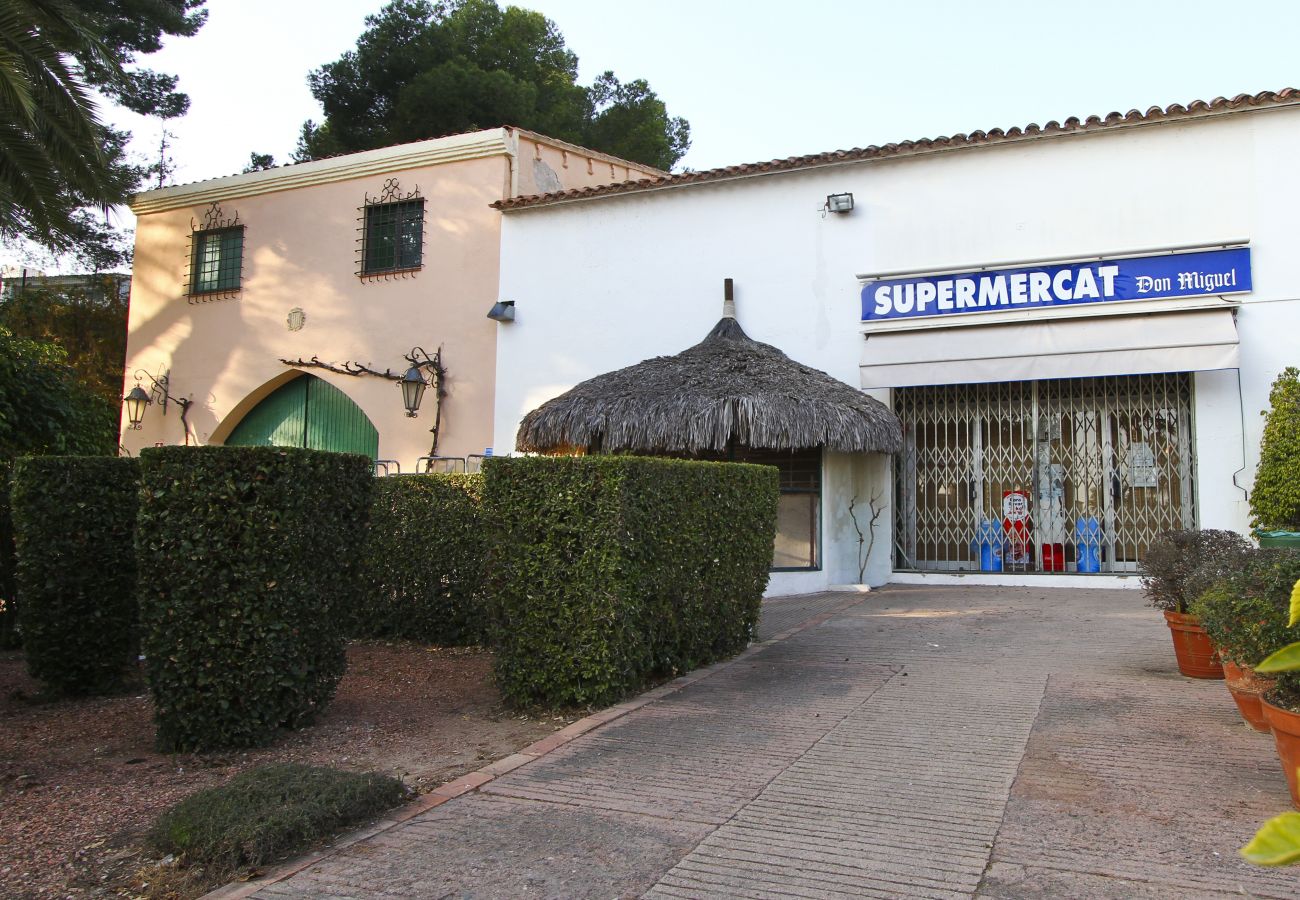 Alquiler Villa de Lujo en Cambrils Tarragona. Supermercado SUPREME