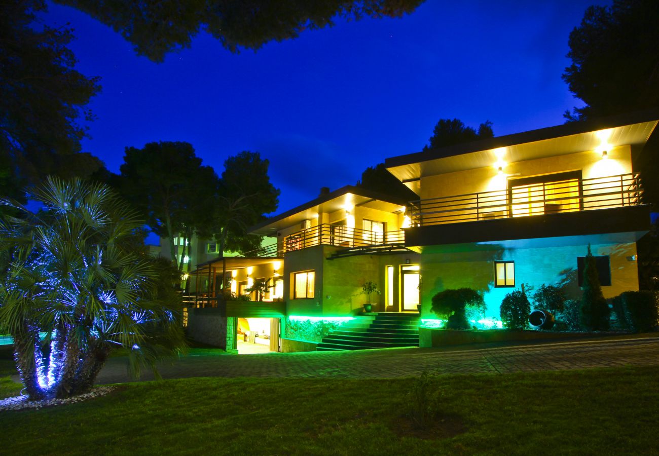 Villa in Salou - LAKE VILLA