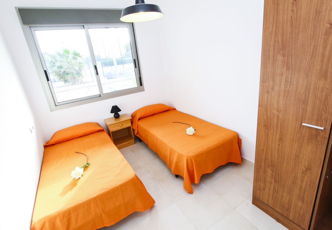 Alquiler piso alto standing 6 personas Salou. Dormitorio TRAMONTANA 