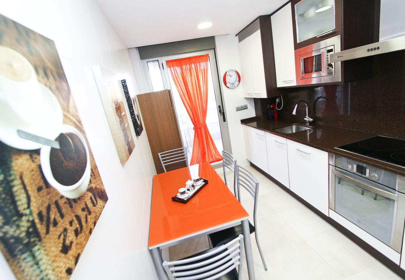 Alquiler apartamento de lujo alto standing Salou. Cocina J.TRAMONTA