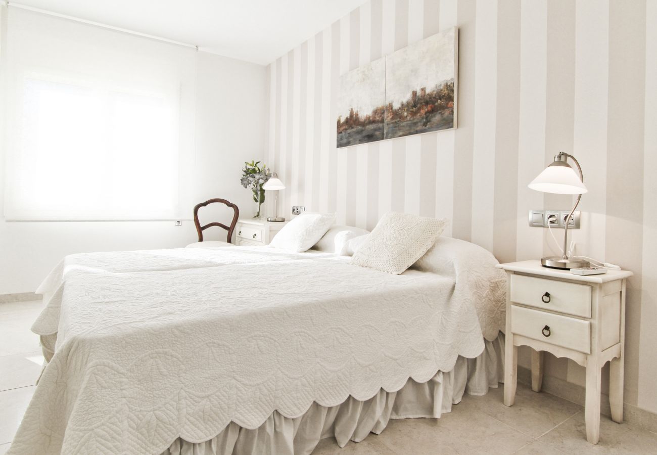 Alquiler apartamento alto standing Salou. Dormitorio Diseño M. ANAGABU