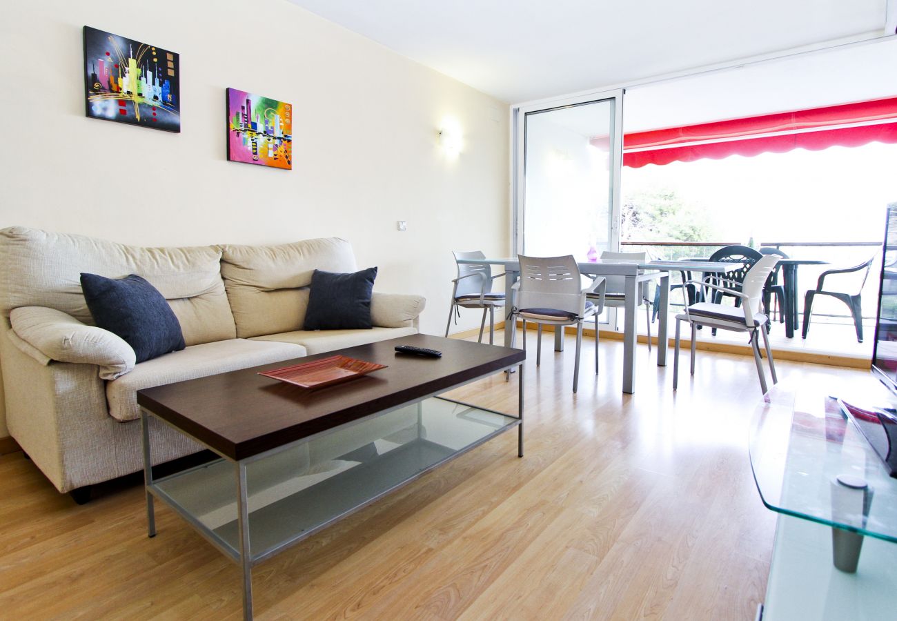 Alquiler apartamento vistas Cala Crancs Salou. Comedor MORISCAS