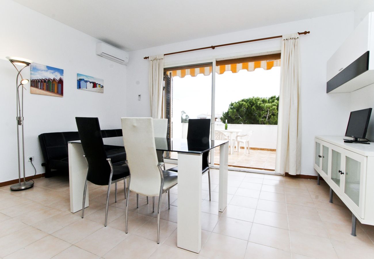 Alquiler apartamento para vacaciones en La Pineda. Comedor P.PRIMA3