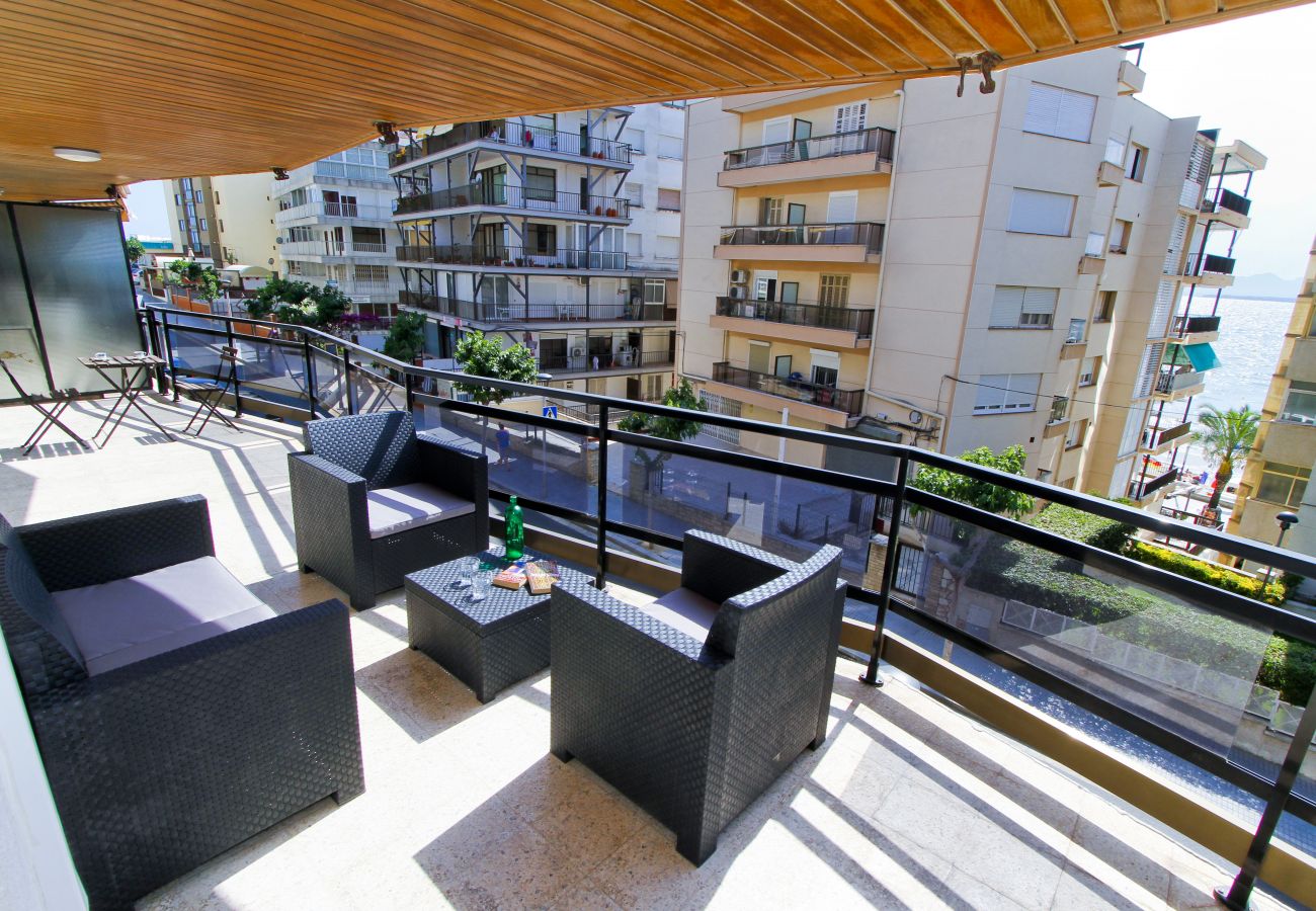 Apartamento de vacaciones en playa Salou. Terraza amplia ONDINA