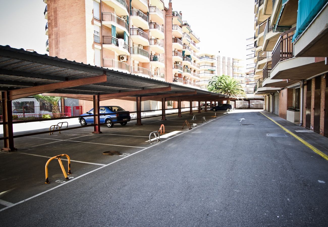 Ático en La Pineda con gran terraza y piscina. Parking TECAVI