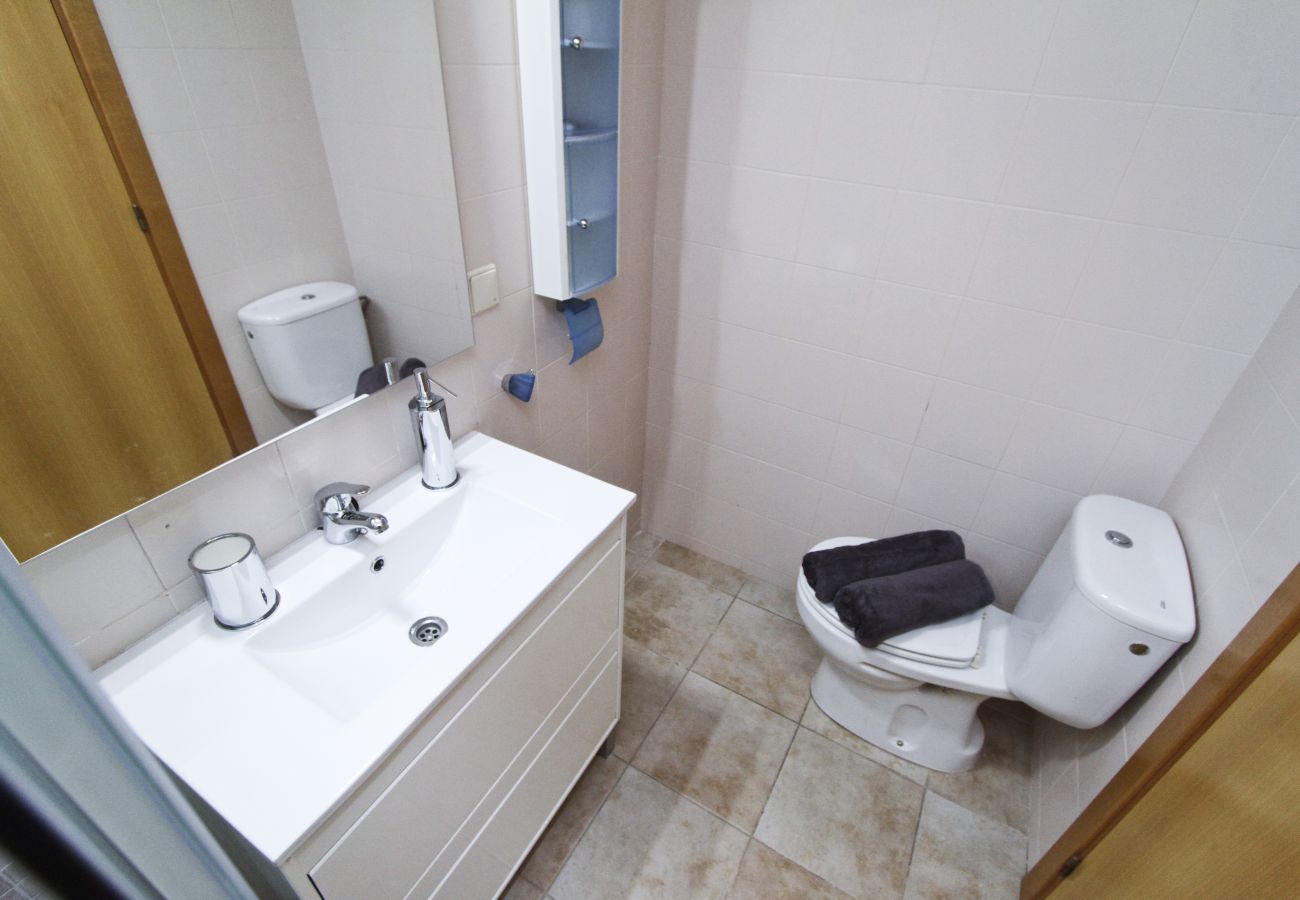 Apartamento en complejo Alto Standing La Pineda. Baño ROMANA