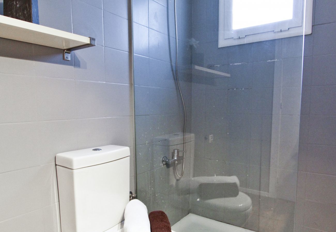 Apartamento vacaciones en La Pineda Tarragona. Ducha P.PRIMA 2