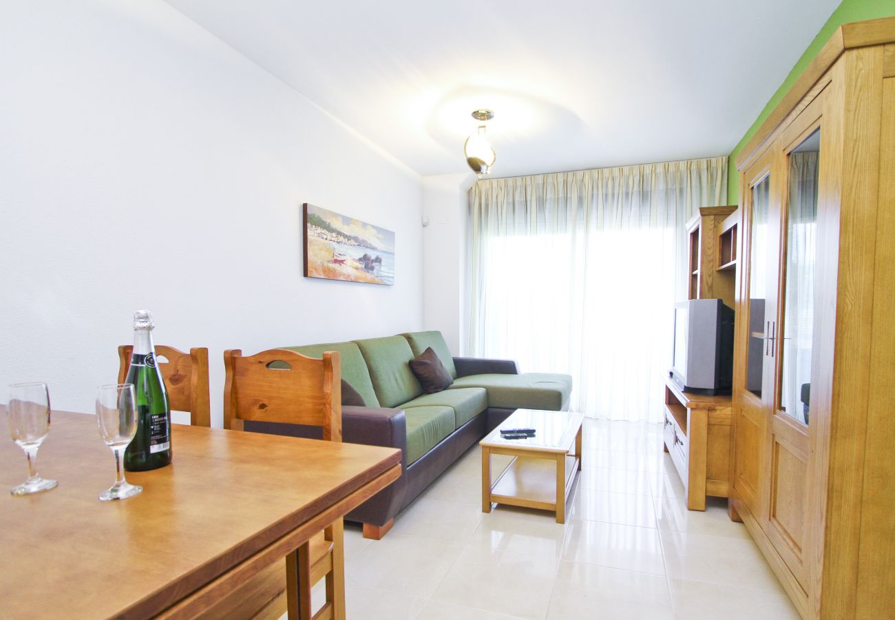 Alquiler apartamento de lujo Salou. Comedor J.TRAMONTA