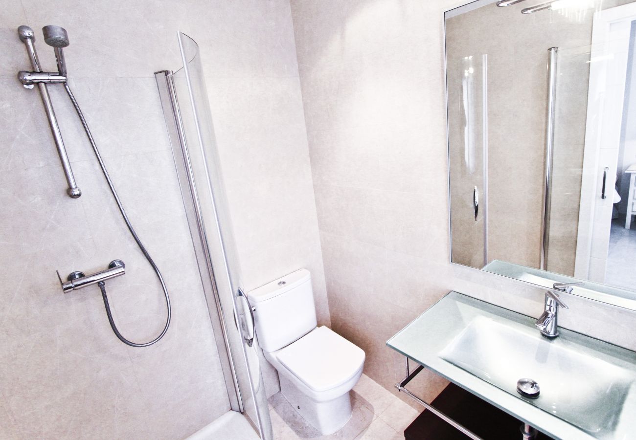 Alquiler apartamento alto standing Salou. Lavabo M. ANAGABU