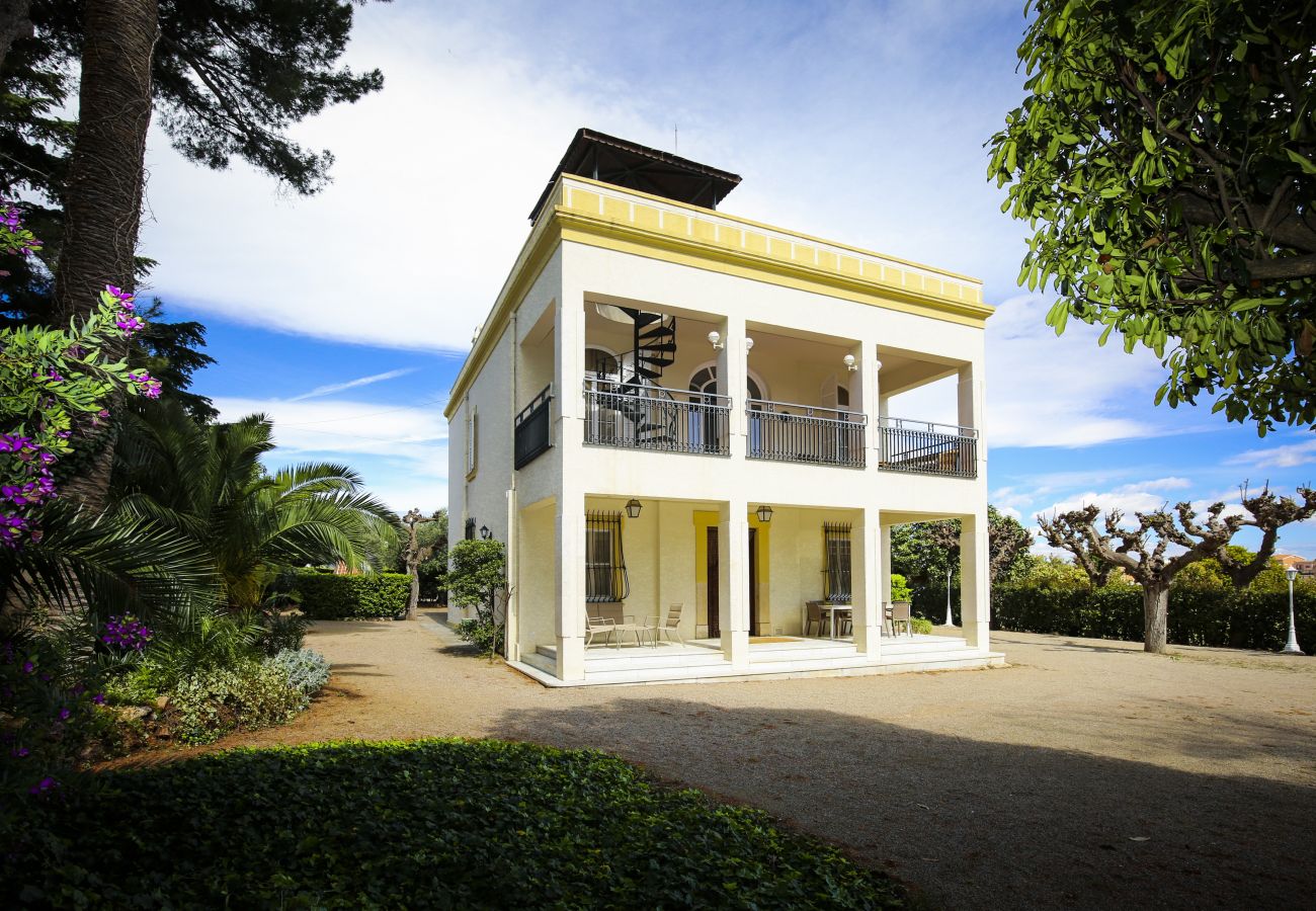 Вилла на Вила Сека - COLONIAL VILLA